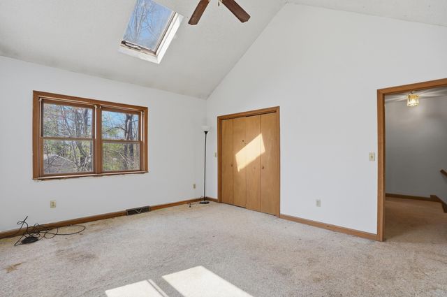 63 Kienia Road B, Hudson, NH 03051