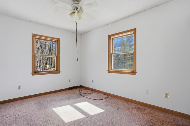 63 Kienia Road B, Hudson, NH 03051