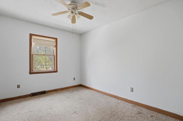 63 Kienia Road B, Hudson, NH 03051