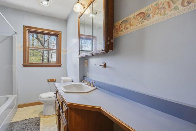 63 Kienia Road B, Hudson, NH 03051