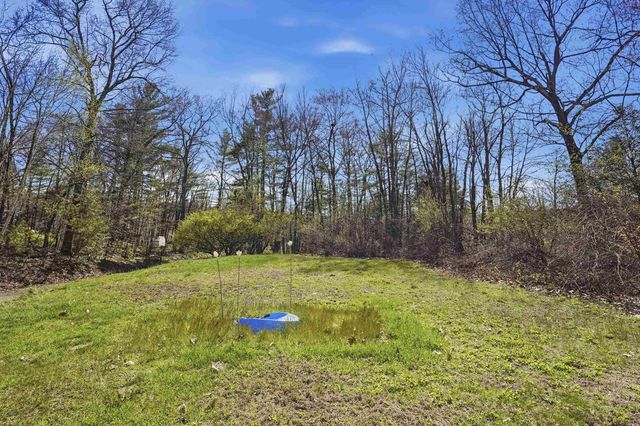 63 Kienia Road B, Hudson, NH 03051