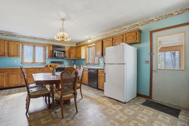 63 Kienia Road B, Hudson, NH 03051