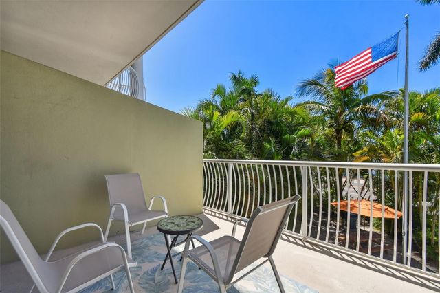 11605 GULF BOULEVARD 208, Treasure Island, FL 33706