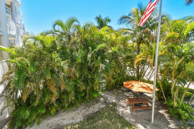 11605 GULF BOULEVARD 208, Treasure Island, FL 33706