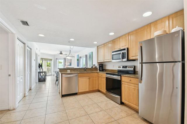 11605 GULF BOULEVARD 208, Treasure Island, FL 33706