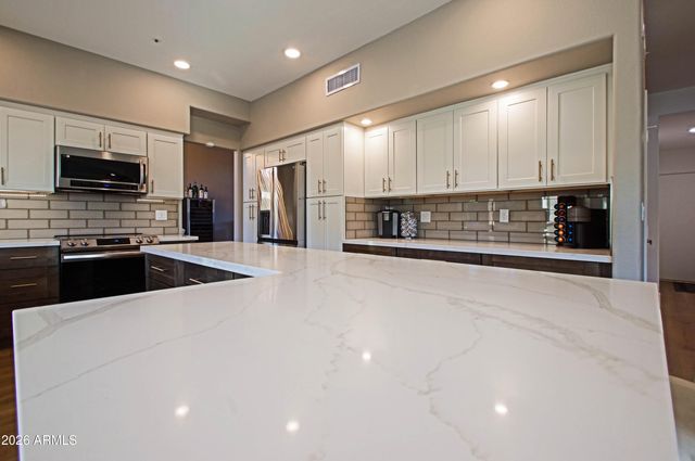 11146 E RUNNING DEER Trail, Scottsdale, AZ 85262