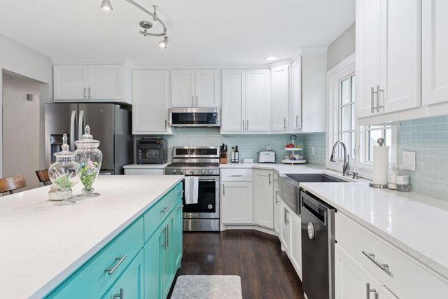 2430 Jewel Lane N, Plymouth, MN 55447