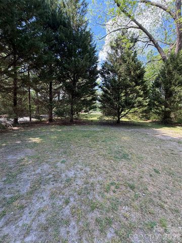 1101 E Pine Street, Lincolnton, NC 28092