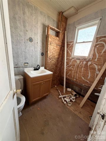 1101 E Pine Street, Lincolnton, NC 28092