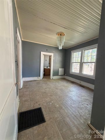 1101 E Pine Street, Lincolnton, NC 28092