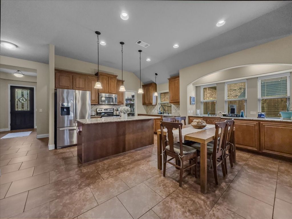 1648 Potomac Drive, Burleson, TX 76028