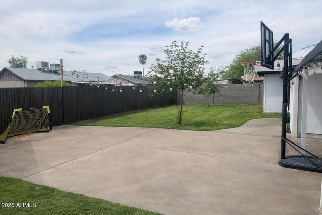 1033 W Hickory Street, Mesa, AZ 85201