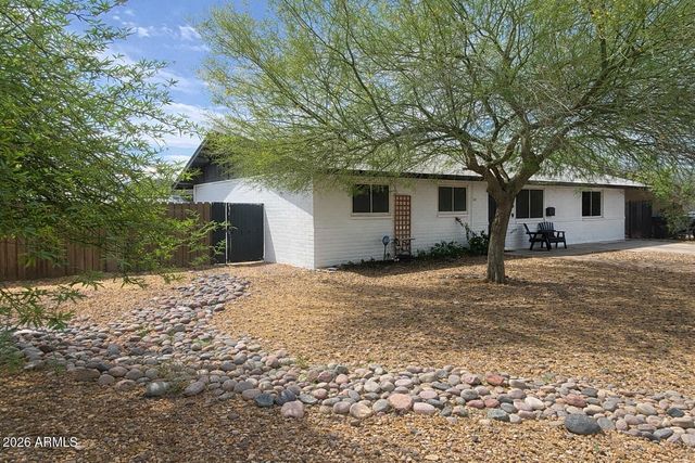 1033 W Hickory Street, Mesa, AZ 85201