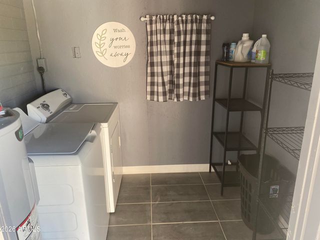 1033 W Hickory Street, Mesa, AZ 85201