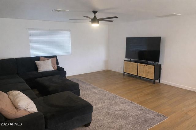 1033 W Hickory Street, Mesa, AZ 85201