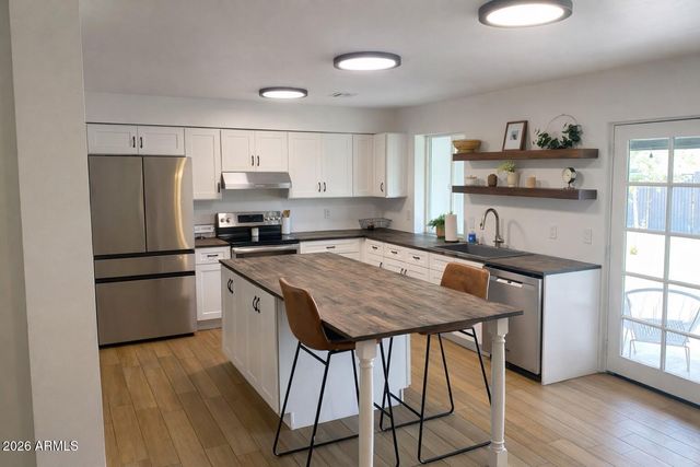 1033 W Hickory Street, Mesa, AZ 85201