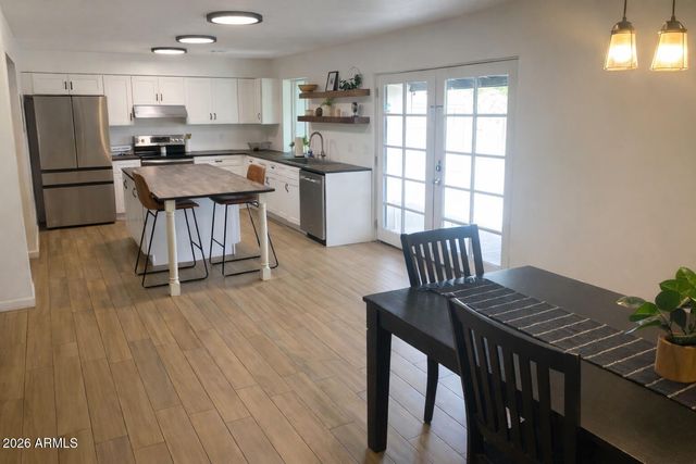 1033 W Hickory Street, Mesa, AZ 85201