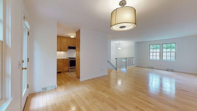 60 Wrentham Rd, Worcester, MA 01602