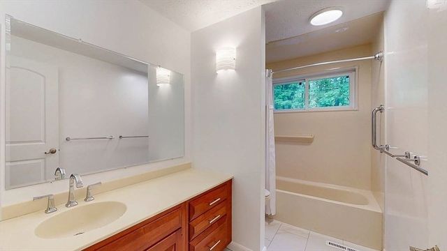 60 Wrentham Rd, Worcester, MA 01602