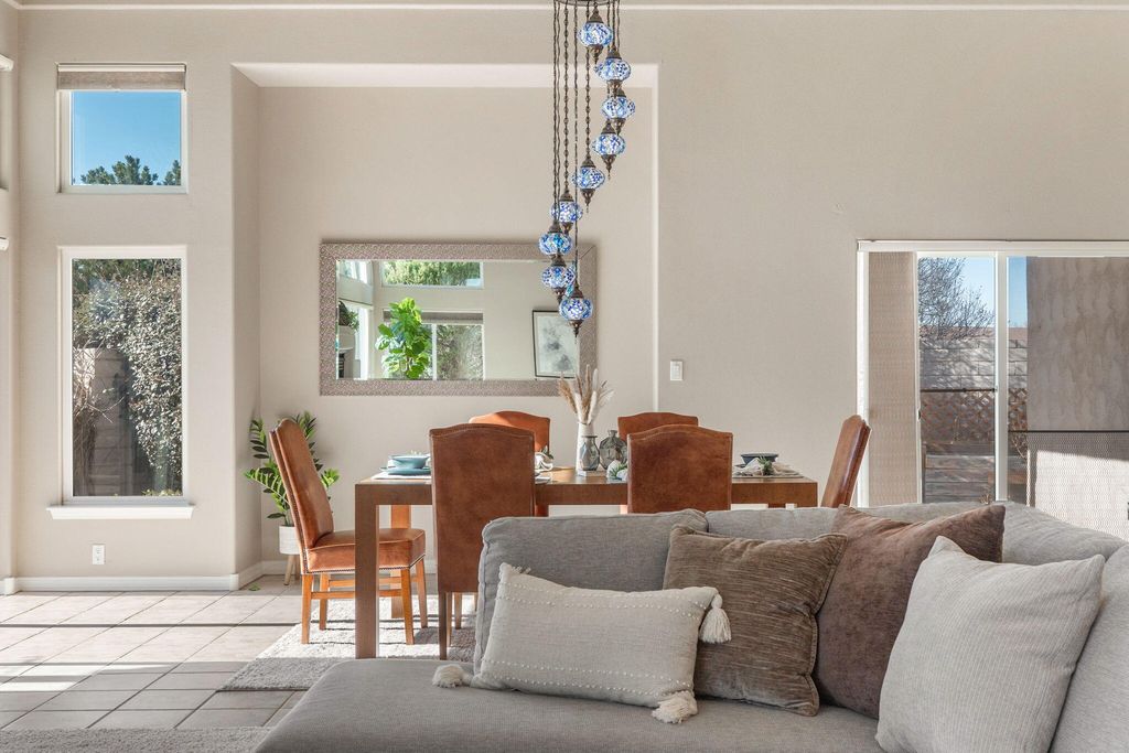 Image 10 of property listing at 4509 Miramar Drive NW, Albuquerque, NM 87114