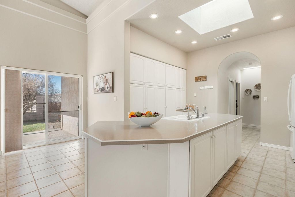 Image 16 of property listing at 4509 Miramar Drive NW, Albuquerque, NM 87114