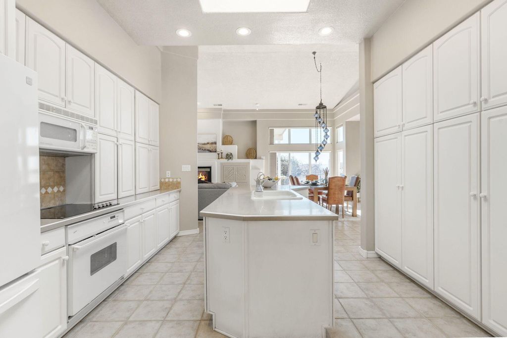 Image 17 of property listing at 4509 Miramar Drive NW, Albuquerque, NM 87114