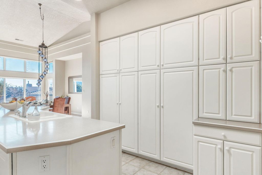 Image 18 of property listing at 4509 Miramar Drive NW, Albuquerque, NM 87114