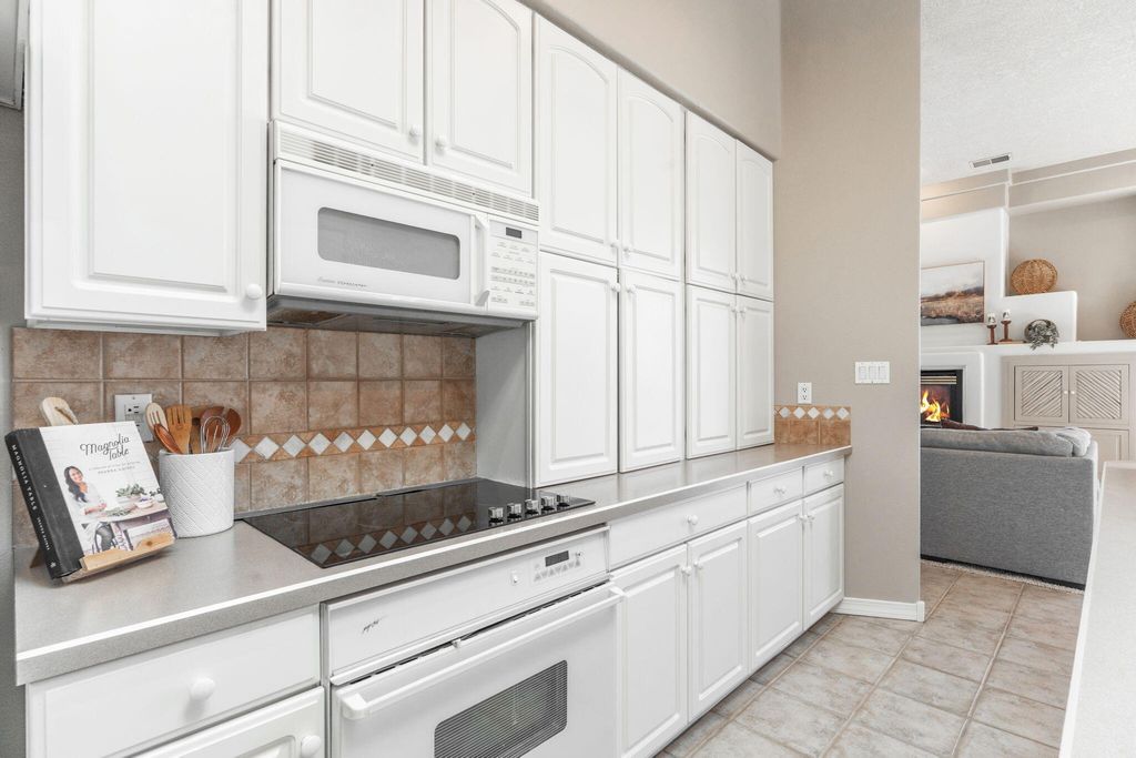 Image 19 of property listing at 4509 Miramar Drive NW, Albuquerque, NM 87114