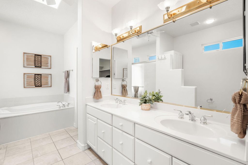 Image 24 of property listing at 4509 Miramar Drive NW, Albuquerque, NM 87114