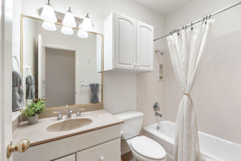 Image 32 of property listing at 4509 Miramar Drive NW, Albuquerque, NM 87114