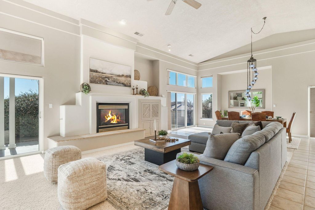 Image 6 of property listing at 4509 Miramar Drive NW, Albuquerque, NM 87114