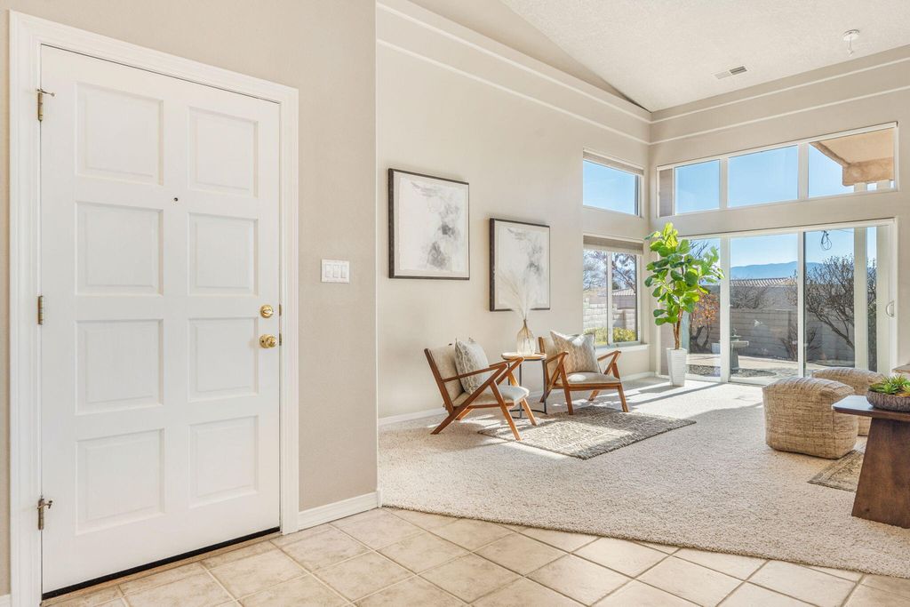 Image 7 of property listing at 4509 Miramar Drive NW, Albuquerque, NM 87114