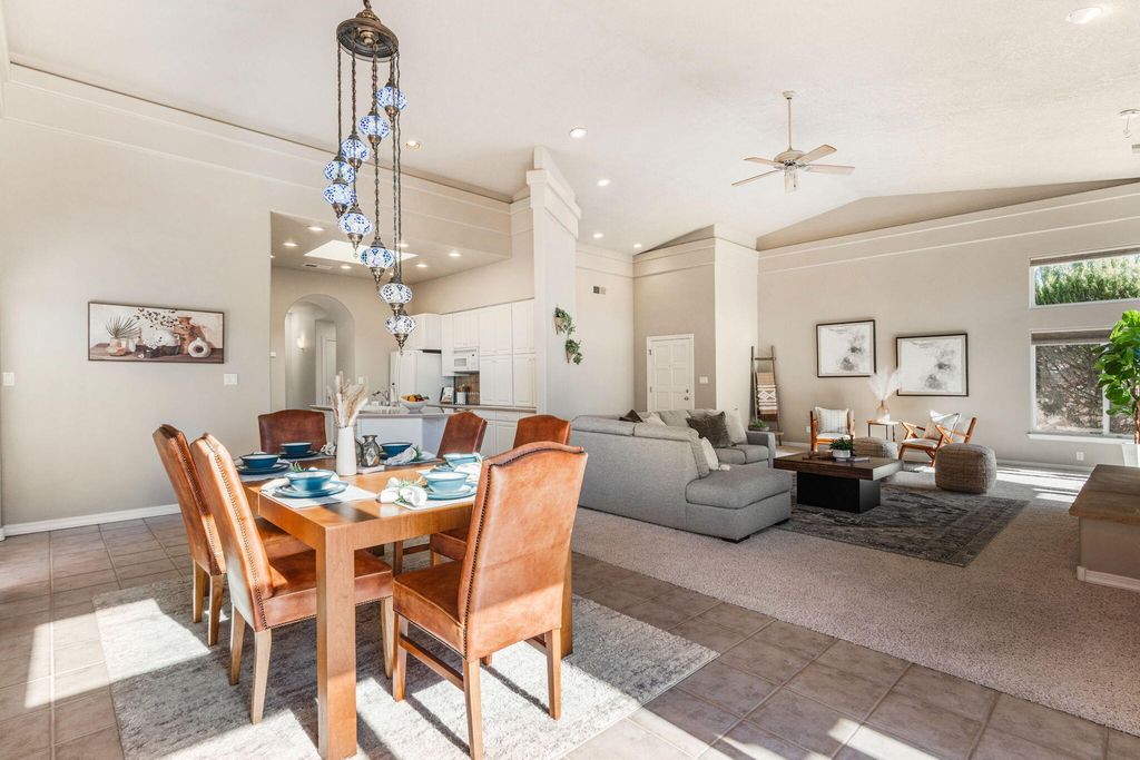 Image 8 of property listing at 4509 Miramar Drive NW, Albuquerque, NM 87114