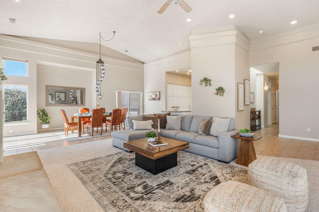 Image 9 of property listing at 4509 Miramar Drive NW, Albuquerque, NM 87114