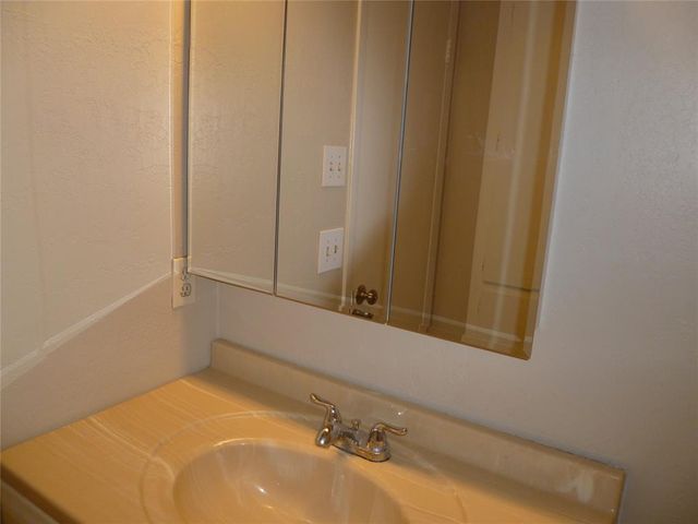 9648 hefner village Boulevard, Oklahoma City, OK 73162