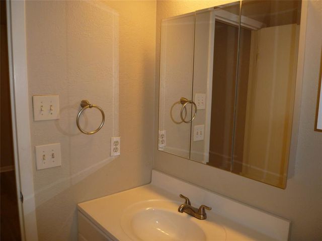 9648 hefner village Boulevard, Oklahoma City, OK 73162