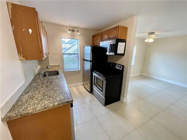 607 NE 29TH Drive 18, Wilton Manors, FL 33334