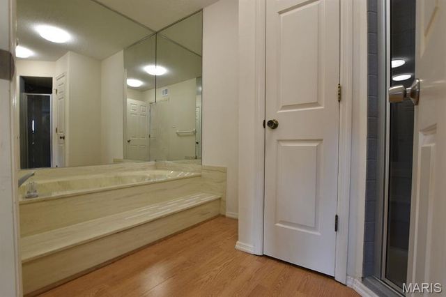 1033 Wilton Royal Drive 206, Creve Coeur, MO 63146