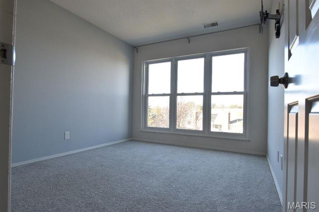 1033 Wilton Royal Drive 206, Creve Coeur, MO 63146