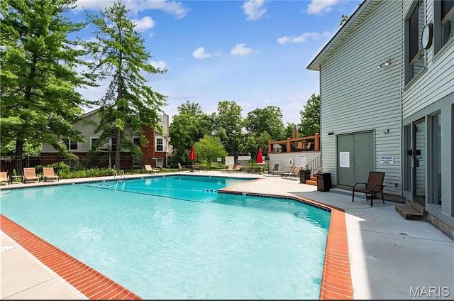 1033 Wilton Royal Drive 206, Creve Coeur, MO 63146