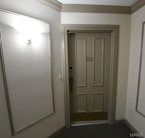 1033 Wilton Royal Drive 206, Creve Coeur, MO 63146
