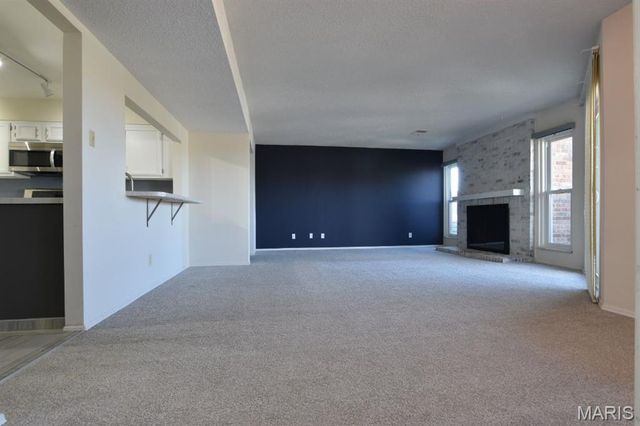 1033 Wilton Royal Drive 206, Creve Coeur, MO 63146