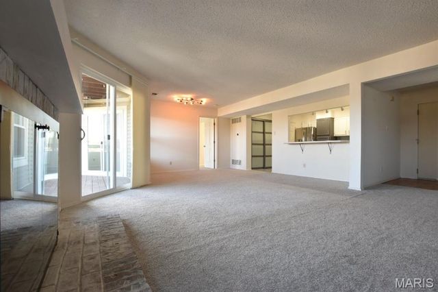 1033 Wilton Royal Drive 206, Creve Coeur, MO 63146