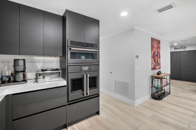 5330 SW 19th Street, Plantation, FL 33317