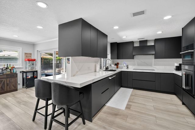 5330 SW 19th Street, Plantation, FL 33317