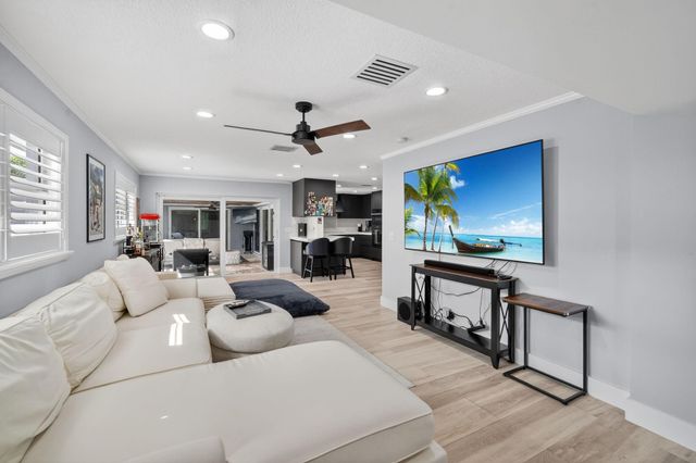 5330 SW 19th Street, Plantation, FL 33317