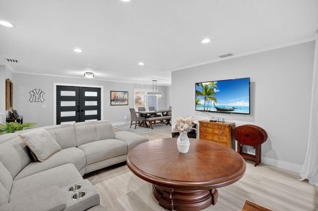 5330 SW 19th Street, Plantation, FL 33317