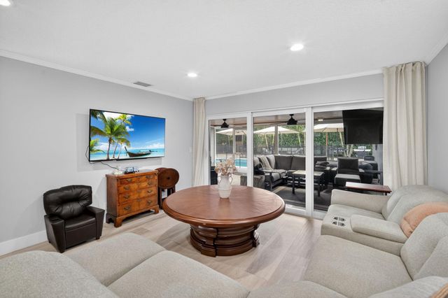 5330 SW 19th Street, Plantation, FL 33317