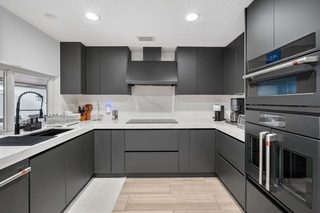 5330 SW 19th Street, Plantation, FL 33317