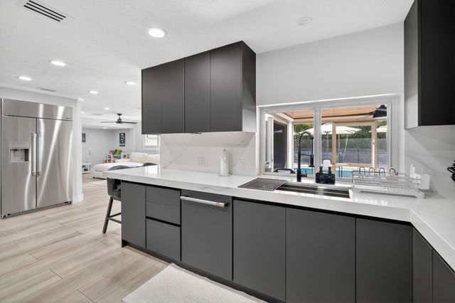 5330 SW 19th Street, Plantation, FL 33317